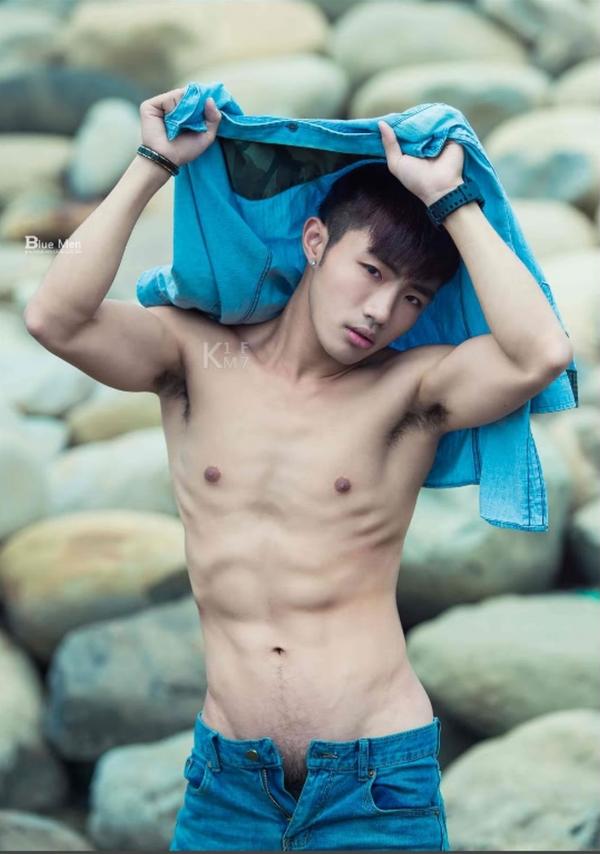 Whoseman-8-花漾文青男孩-許禾